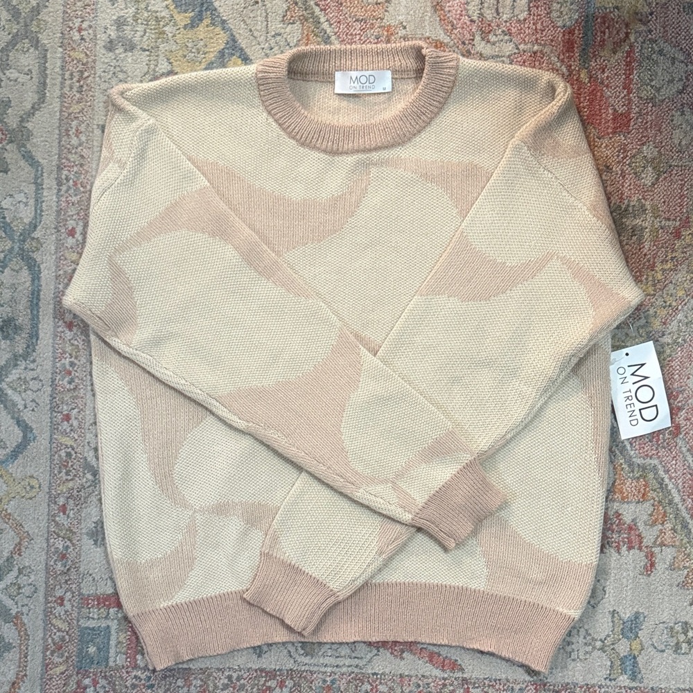 Mod Trend, Cream and Tan Womens Sweater, Size Medium, Brand New